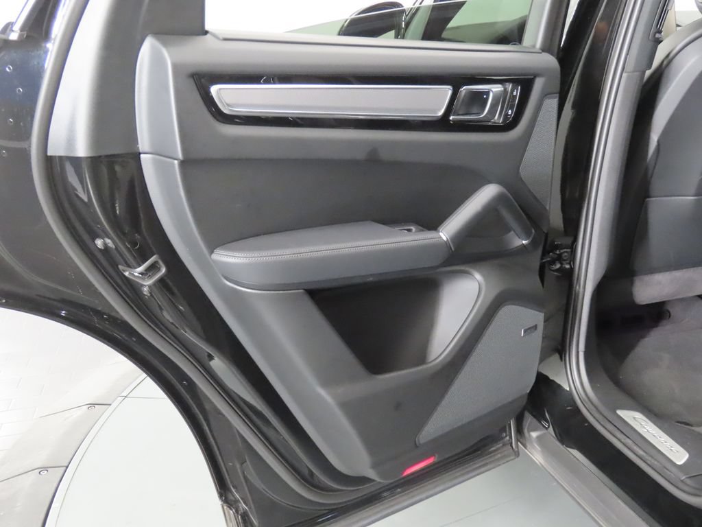 Certified 2023 Porsche Cayenne Coupe AWD/4WD image 47