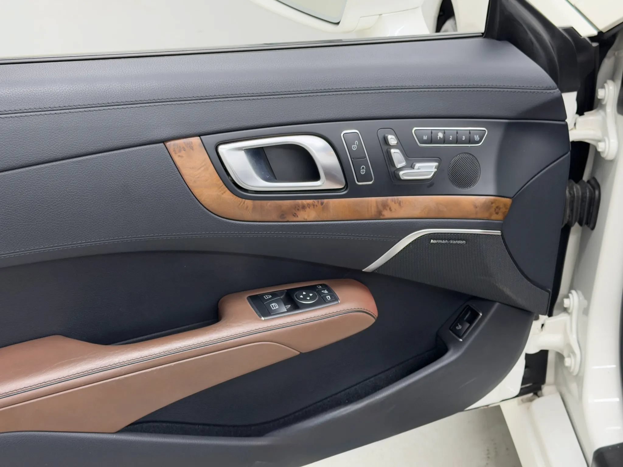 Used 2014 Mercedes-Benz SL 550 image 27