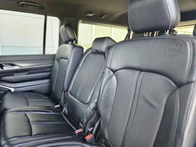Used 2024 Jeep Wagoneer L Series II RWD image 28