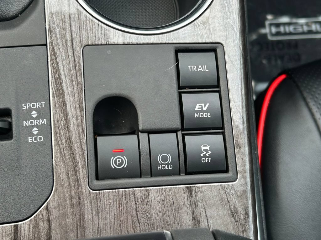 Certified 2025 Toyota Highlander Platinum AWD/4WD image 36