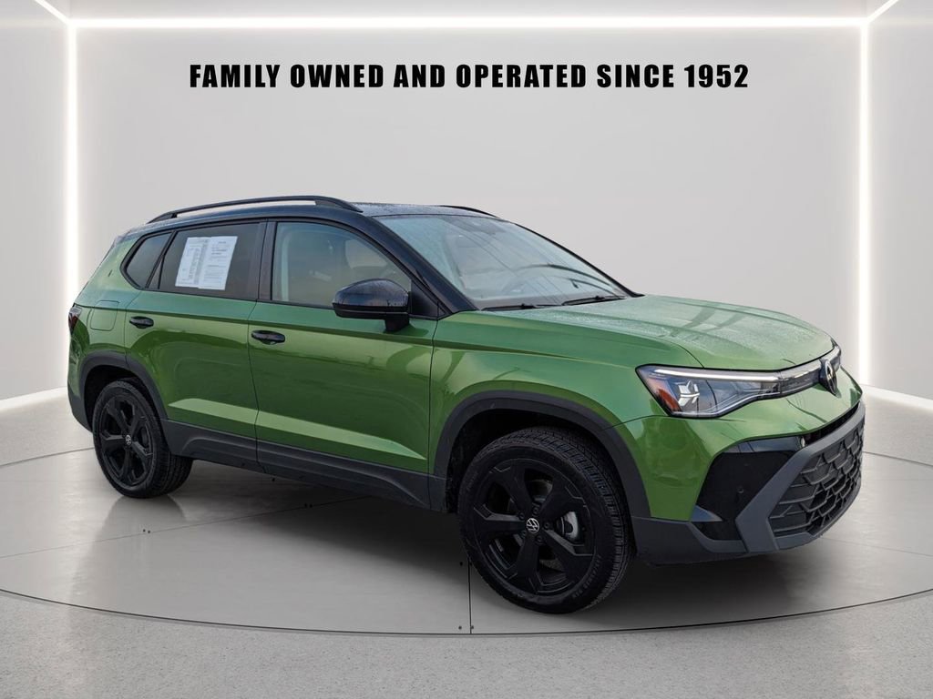 Certified 2025 Volkswagen Taos SE AWD/4WD image 8