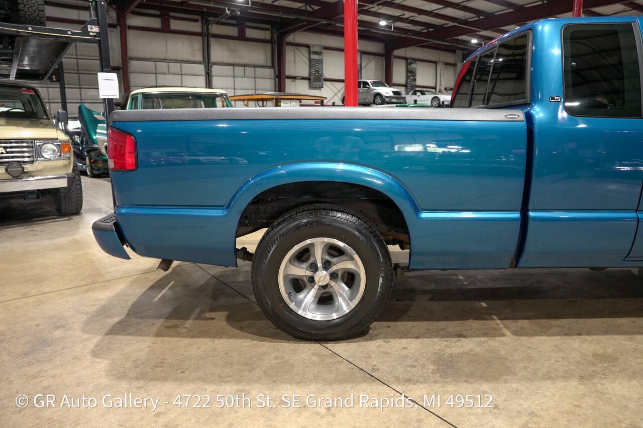 Used 2001 Chevrolet S10 Pickup LS w/ Preferred Equipment Group RWD image 9