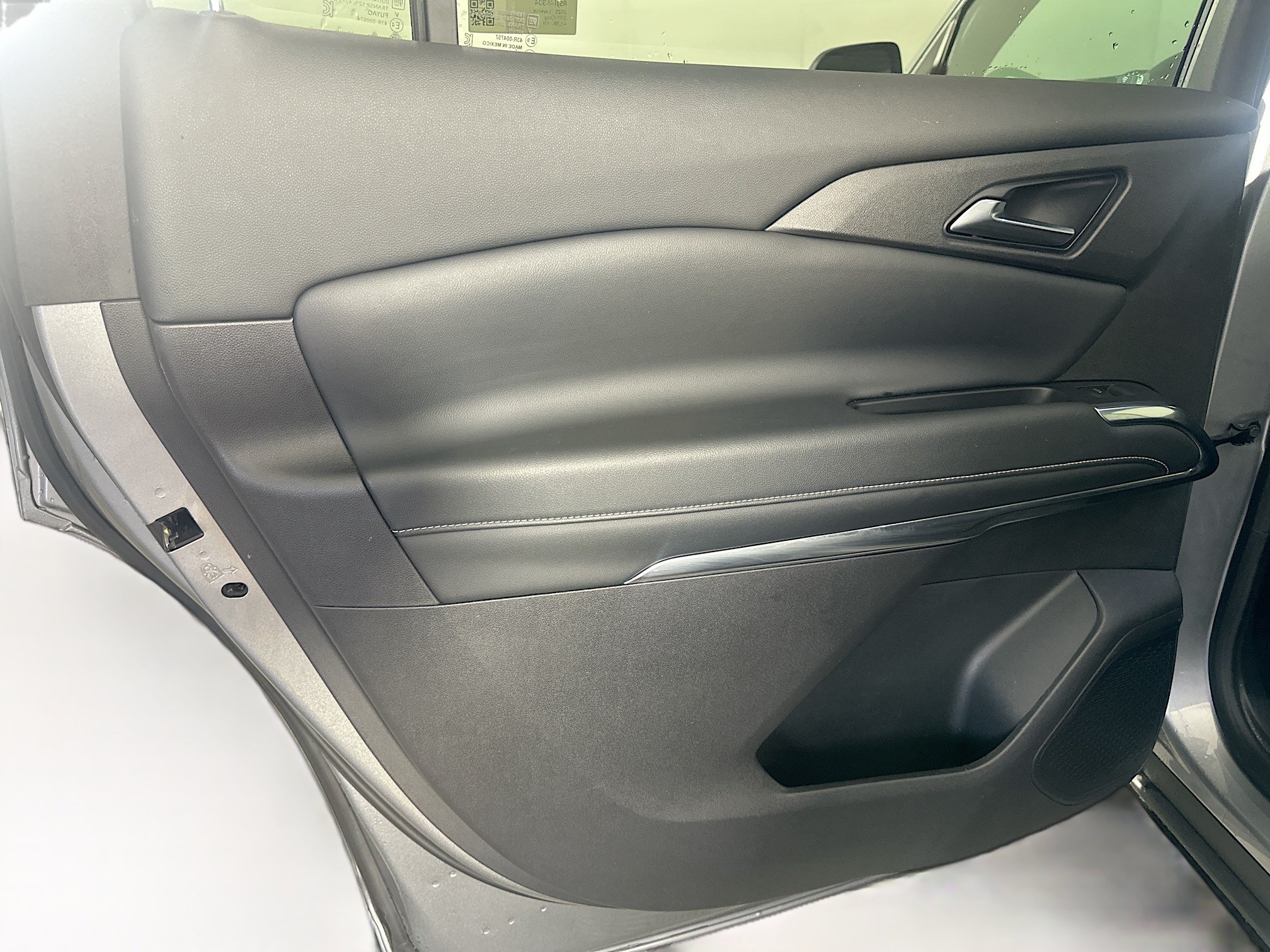 Used 2025 Chevrolet Traverse LT FWD image 26