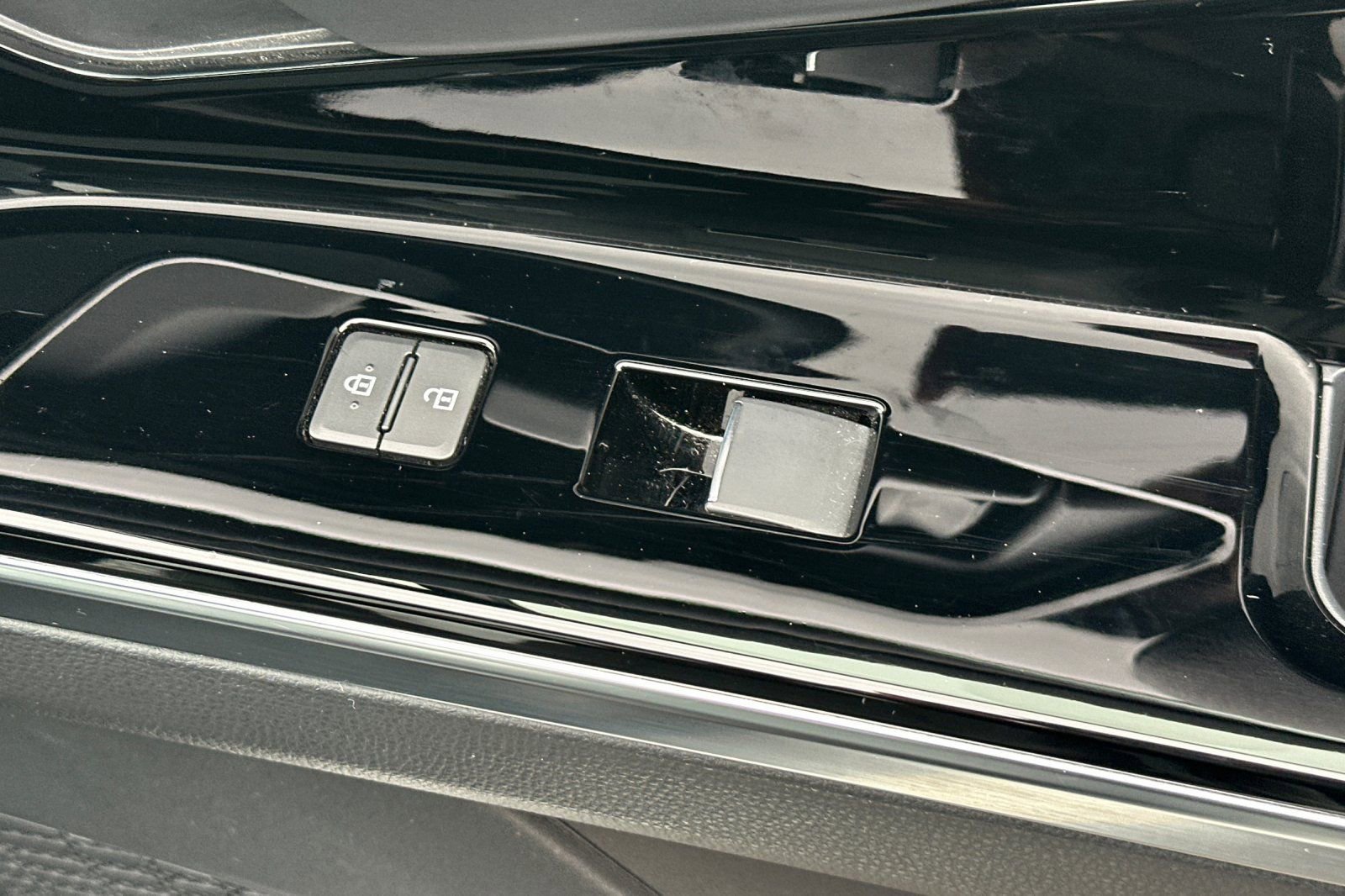 Used 2023 Toyota bZ4X Limited image 23