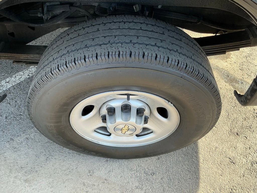 Used 2023 Chevrolet Express 3500 w/ Driver Convenience Package image 33