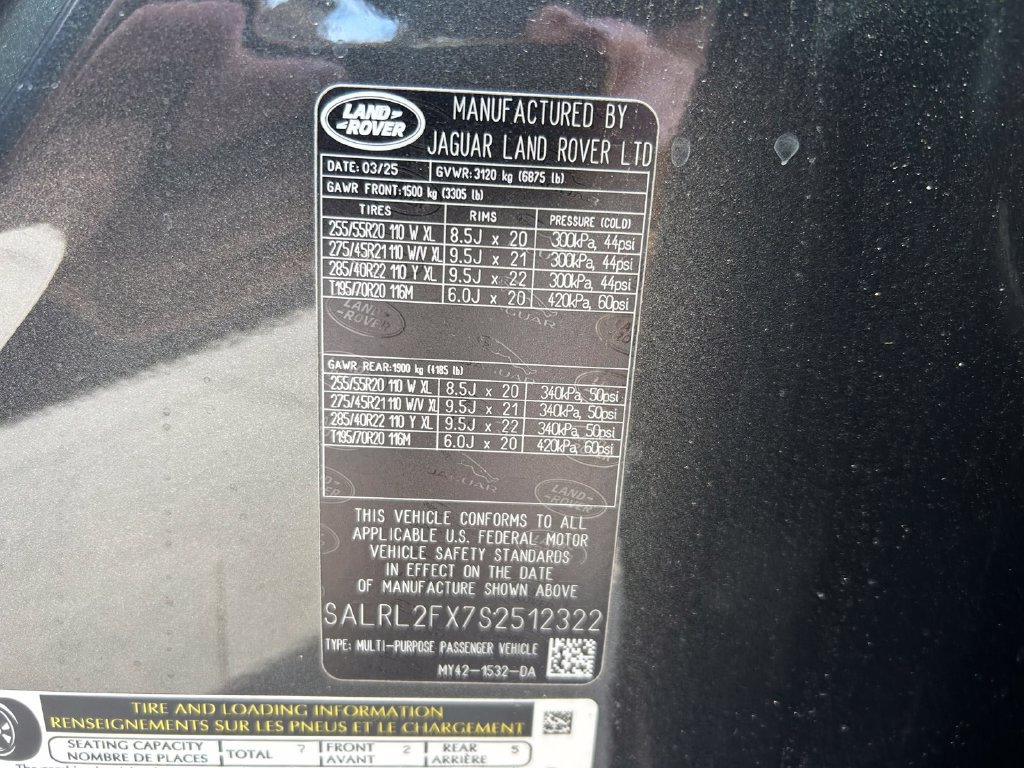 Used 2025 Land Rover Discovery Dynamic SE AWD/4WD image 12