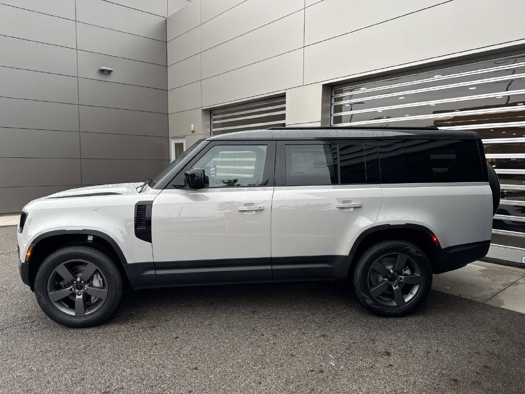 New 2026 Land Rover Defender 130 S AWD/4WD image 4