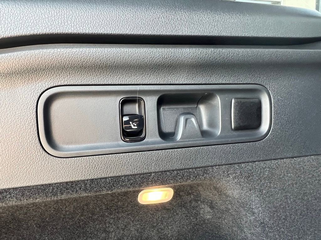 Certified 2025 Mercedes-Benz GLC 300 4MATIC image 31