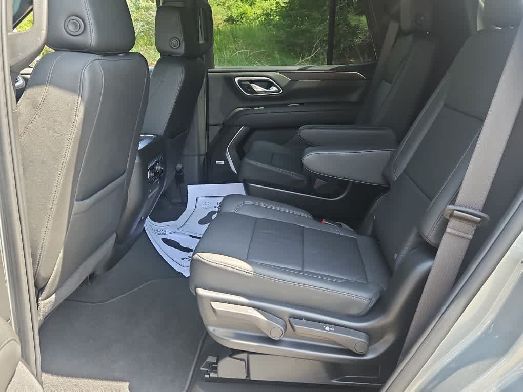 Used 2024 Chevrolet Tahoe Z71 w/ Luxury Package AWD/4WD image 20