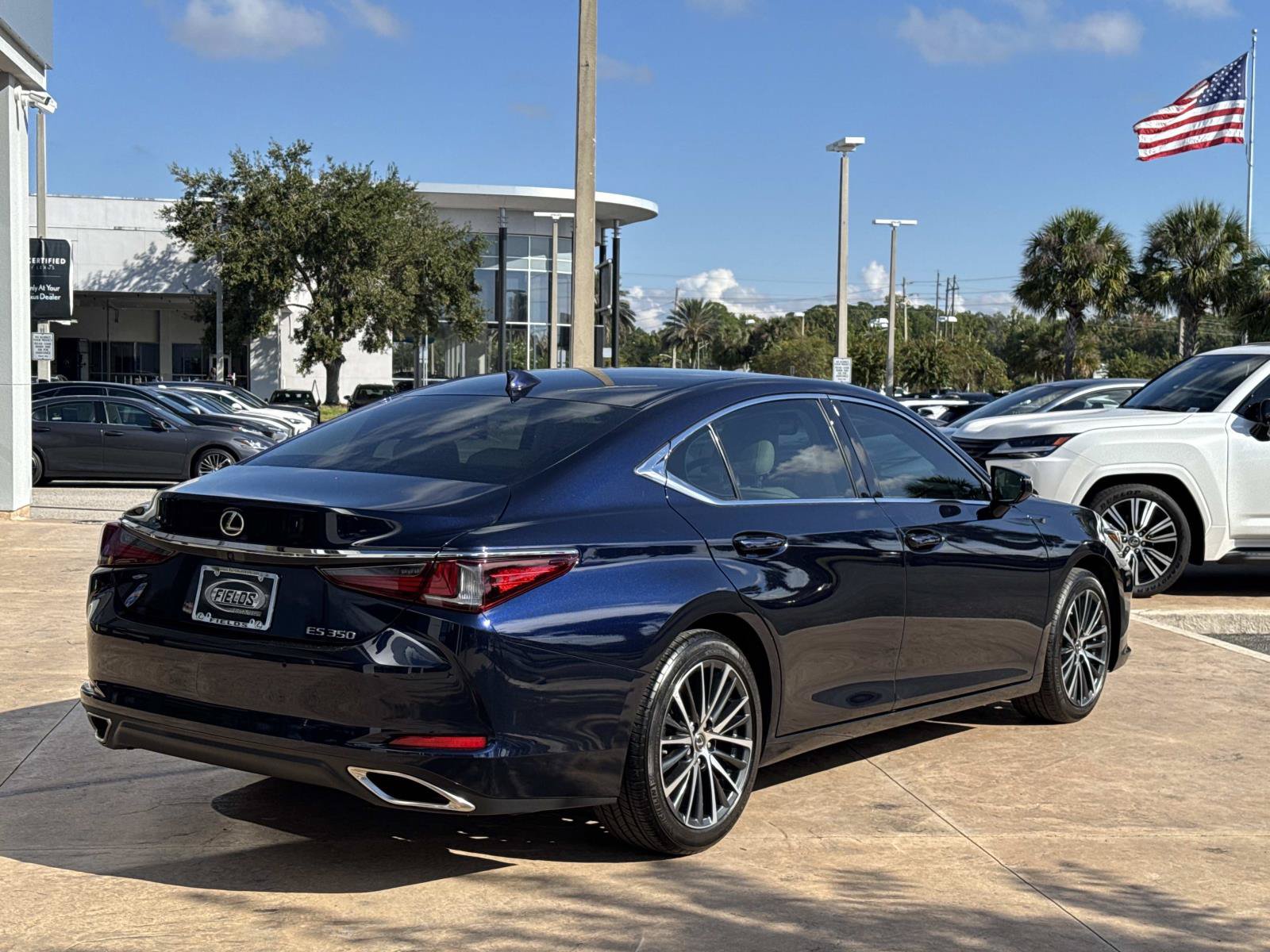 Used 2024 Lexus ES 350 w/ Premium Package FWD image 3