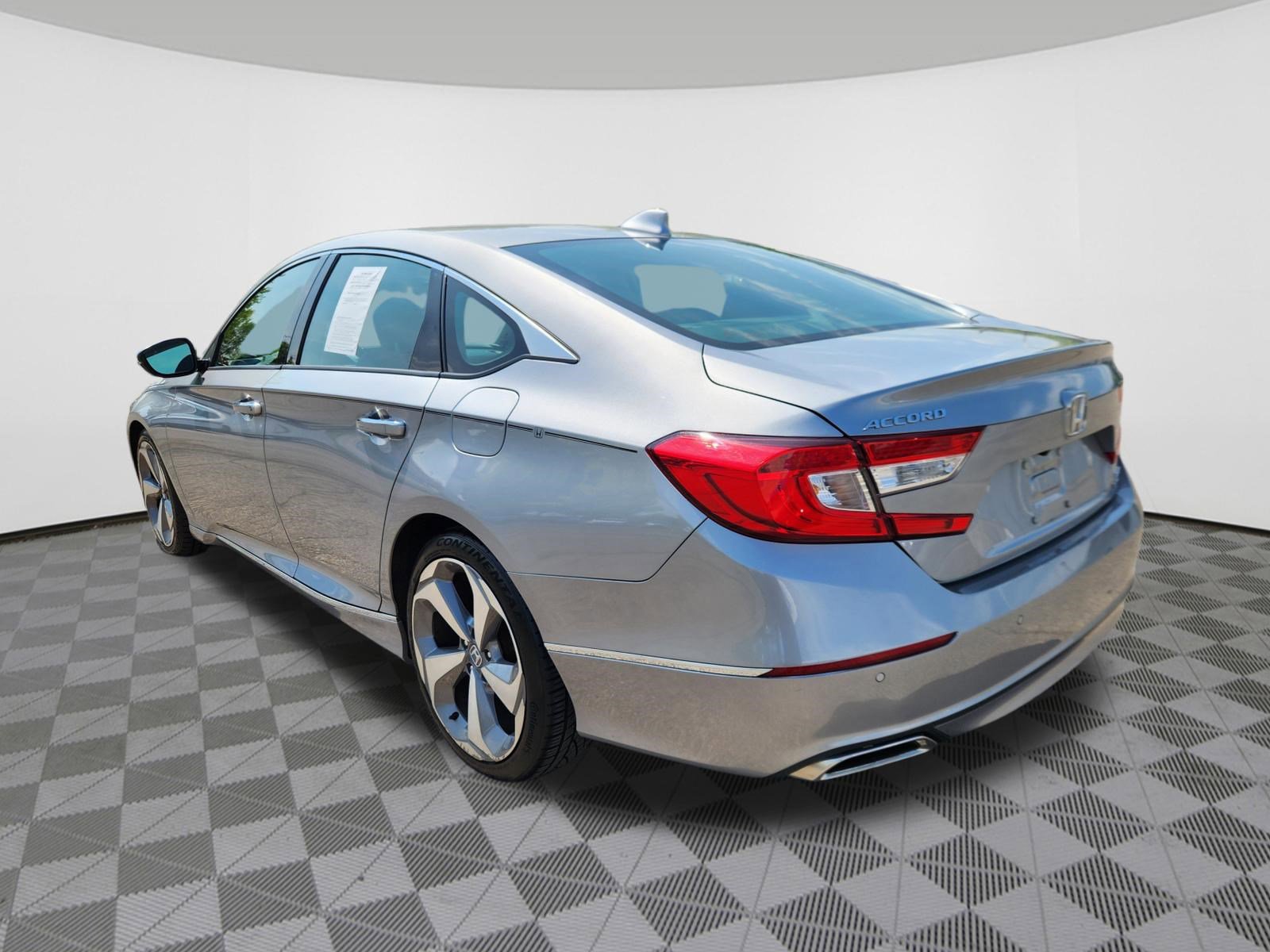 Used 2019 Honda Accord Touring image 3