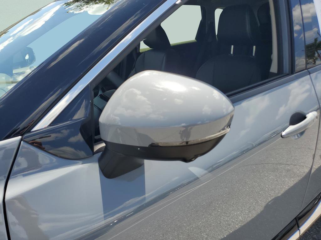 Used 2025 Nissan Rogue Platinum image 29