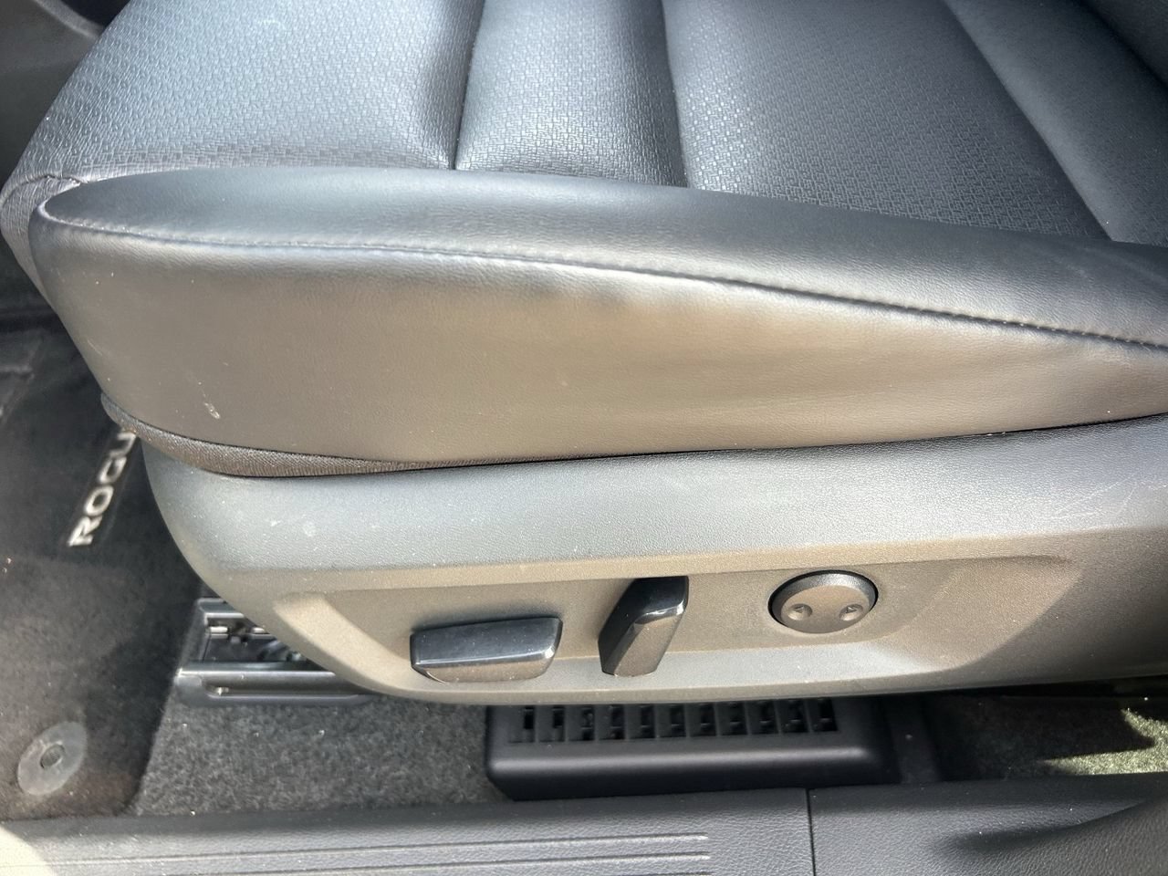 Used 2023 Nissan Rogue SV w/ SV Premium B Package FWD image 29