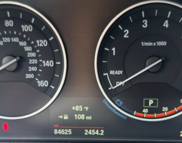 Used 2018 BMW 320i xDrive Sedan w/ Convenience Package AWD/4WD image 4