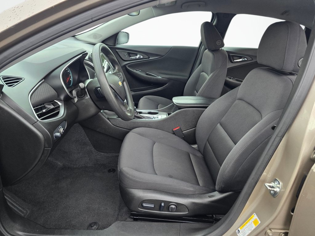 Used 2025 Chevrolet Malibu LT FWD image 12