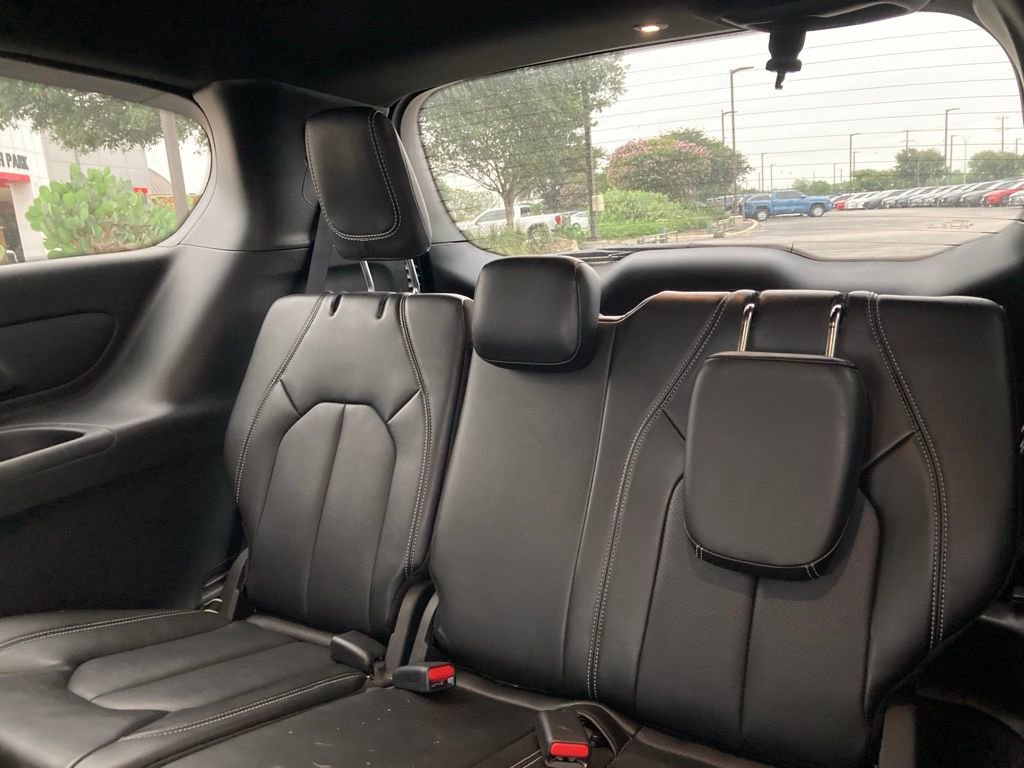 Used 2025 Chrysler Pacifica Select FWD image 11