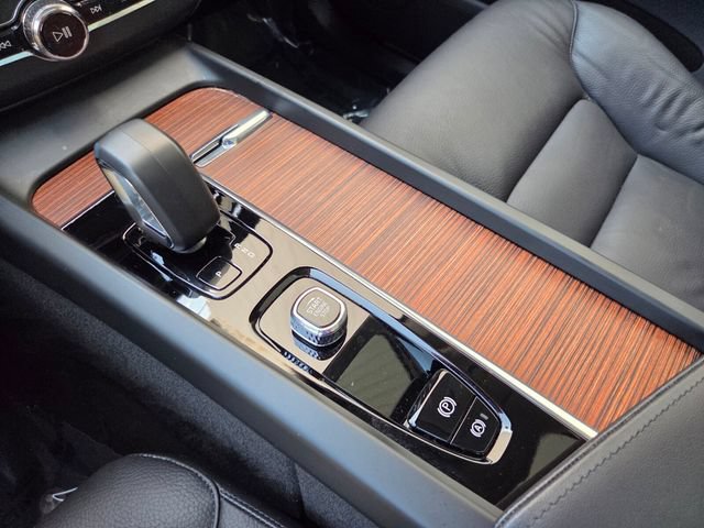 Certified 2024 Volvo XC60 B5 Plus AWD/4WD image 31