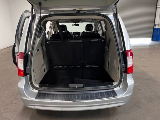 Used 2012 Chrysler Town & Country Limited w/ Luxury Group FWD image 15
