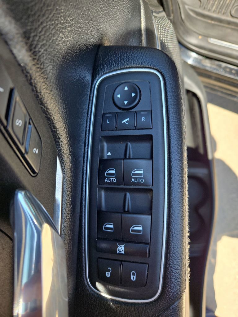 Used 2022 RAM 1500 Laramie AWD/4WD image 16