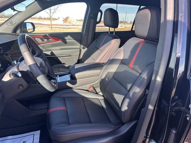 Used 2025 Chevrolet Traverse RS image 14