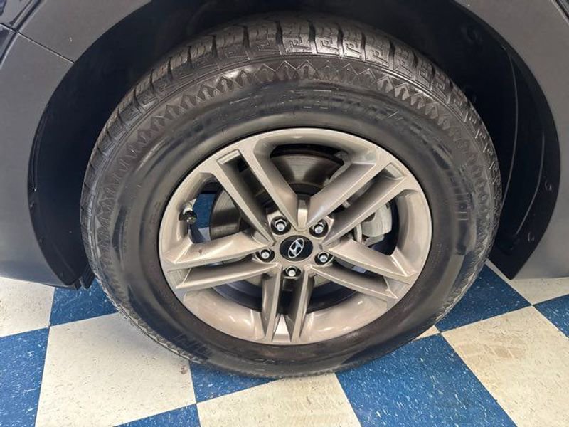 Used 2017 Hyundai Santa Fe Sport image 18