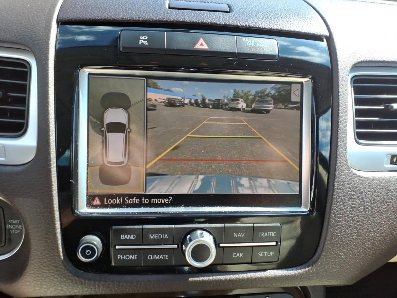 Used 2014 Volkswagen Touareg TDI AWD/4WD image 22