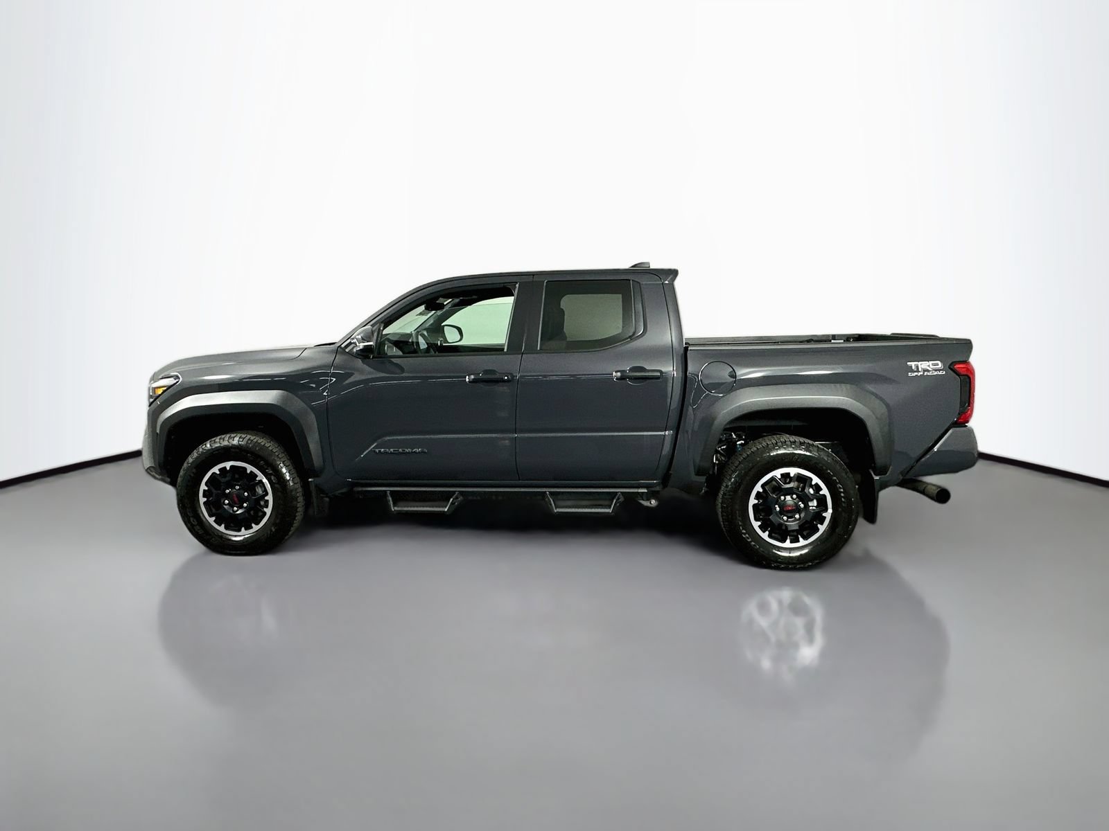 Certified 2024 Toyota Tacoma TRD Off-Road w/ TRD Off Road Upgrade Package AWD/4WD image 4