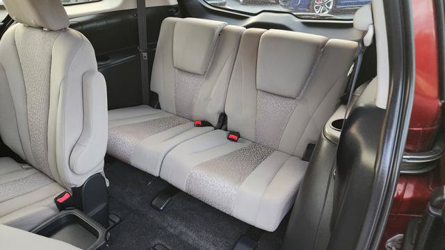 Used 2012 MAZDA MAZDA5 Touring w/ Moonroof & Audio Pkg FWD image 19