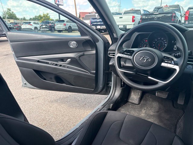 Used 2022 Hyundai Elantra SEL FWD image 15