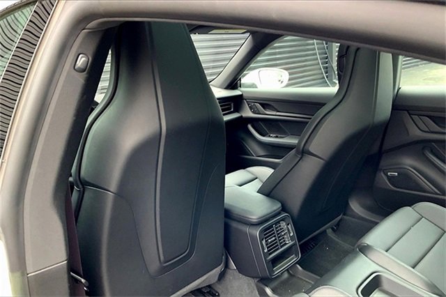 Used 2022 Porsche Taycan image 25