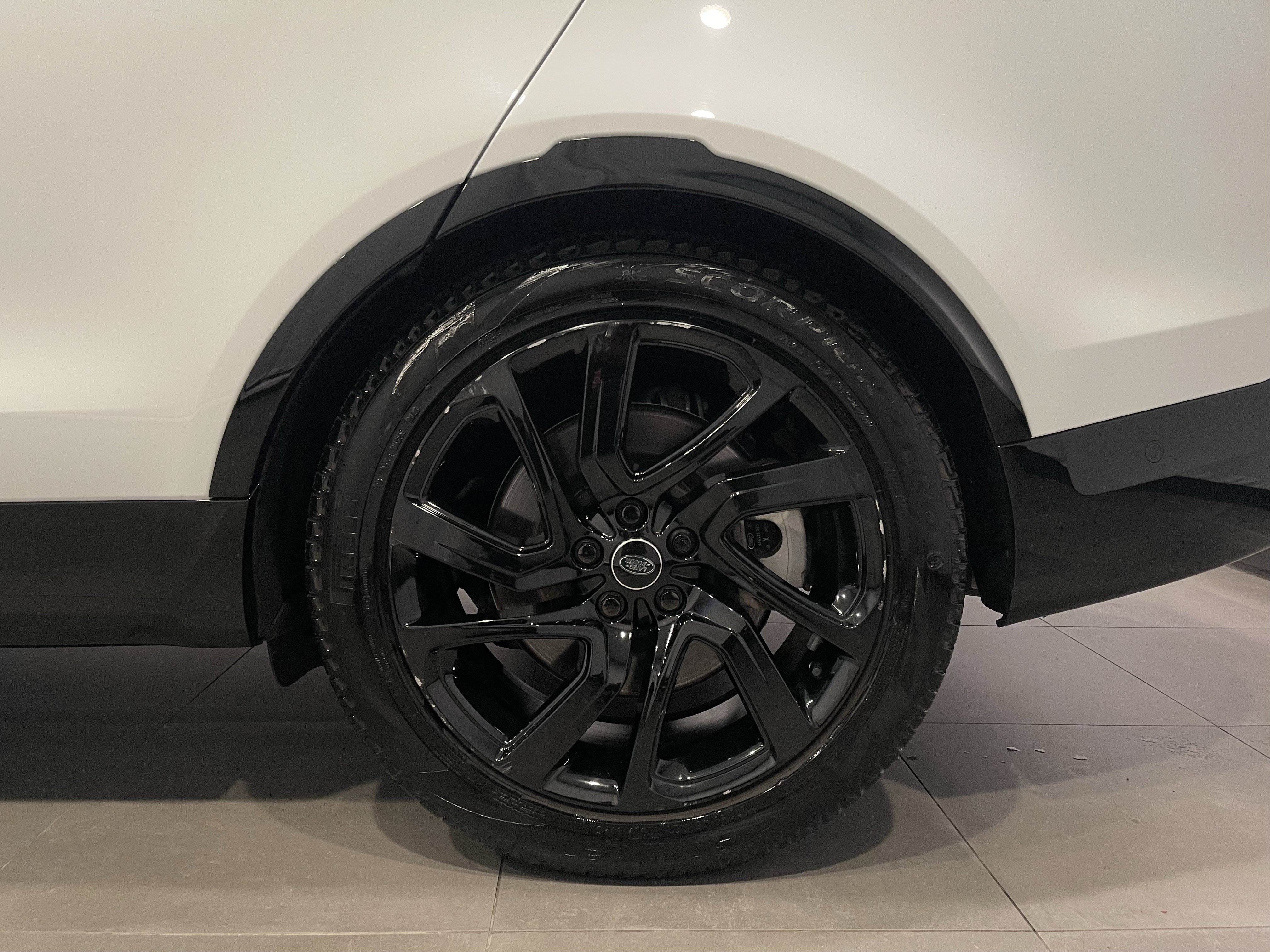 Used 2025 Land Rover Discovery Dynamic SE AWD/4WD image 8