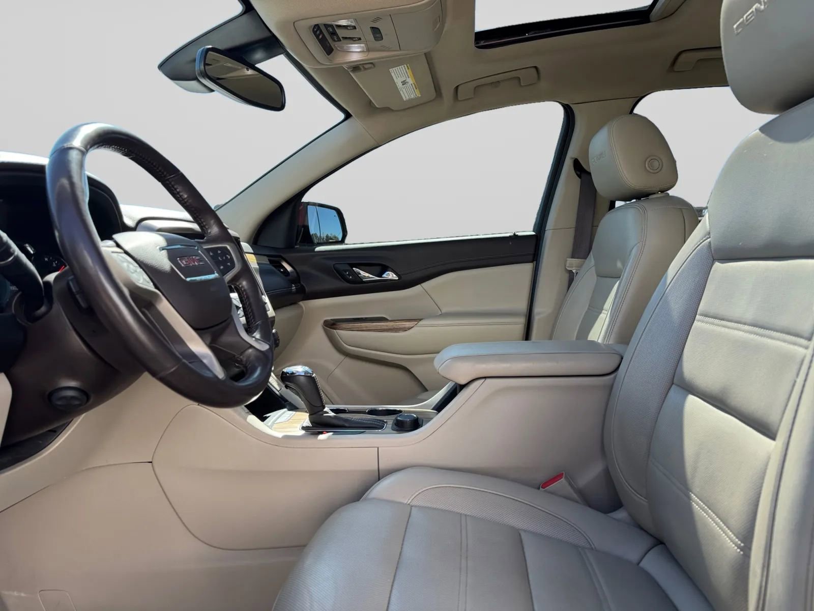 Used 2019 GMC Acadia Denali image 17