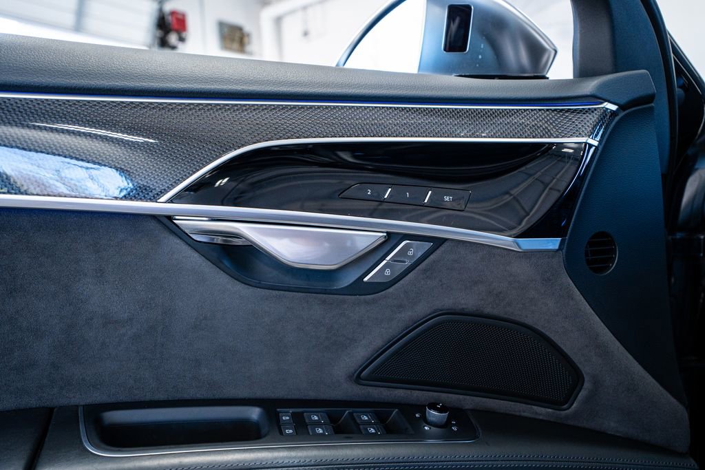 Used 2020 Audi S8 L image 30