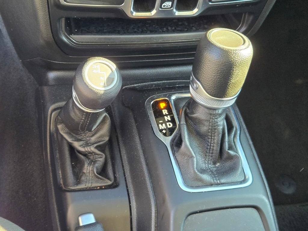Used 2023 Jeep Gladiator Sport AWD/4WD image 19