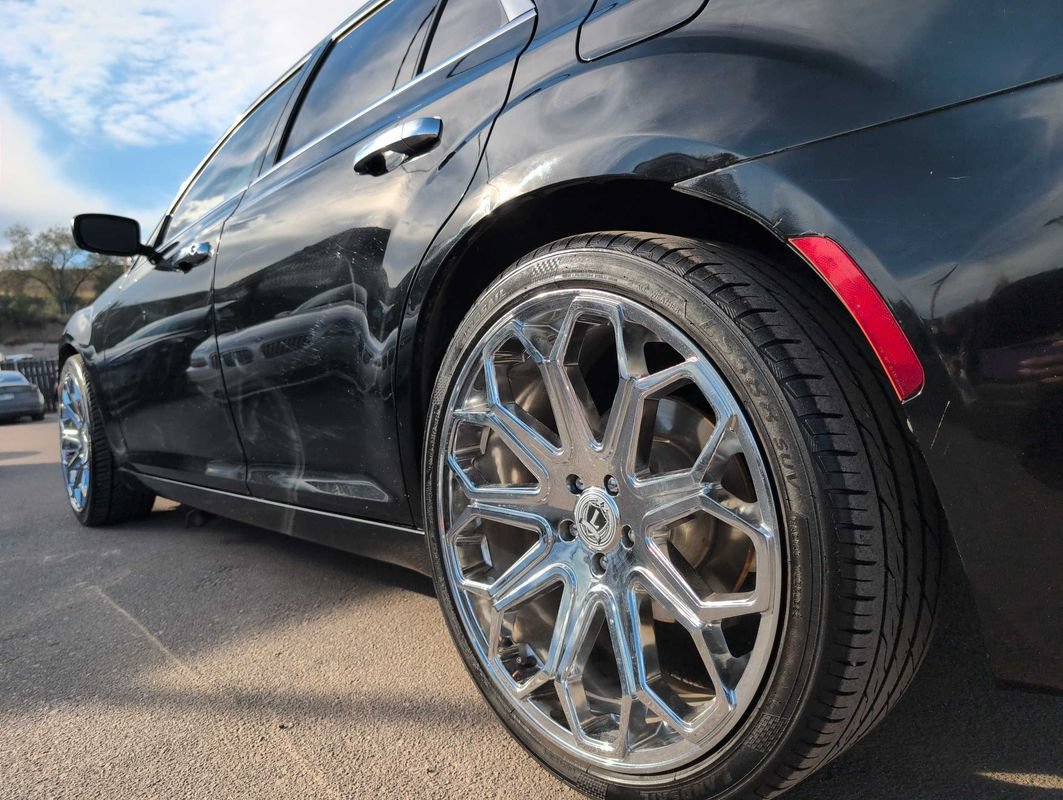 Used 2017 Chrysler 300 C RWD image 41