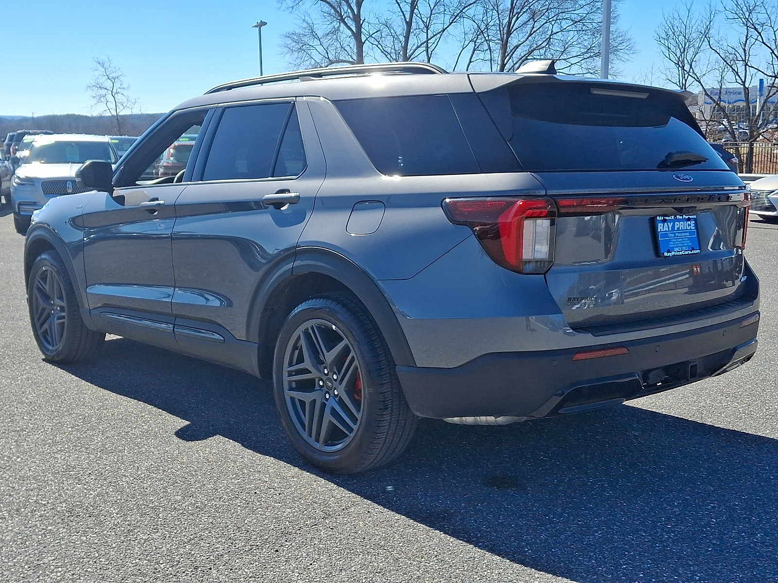 Certified 2025 Ford Explorer ST-Line w/ Premium Package image 4