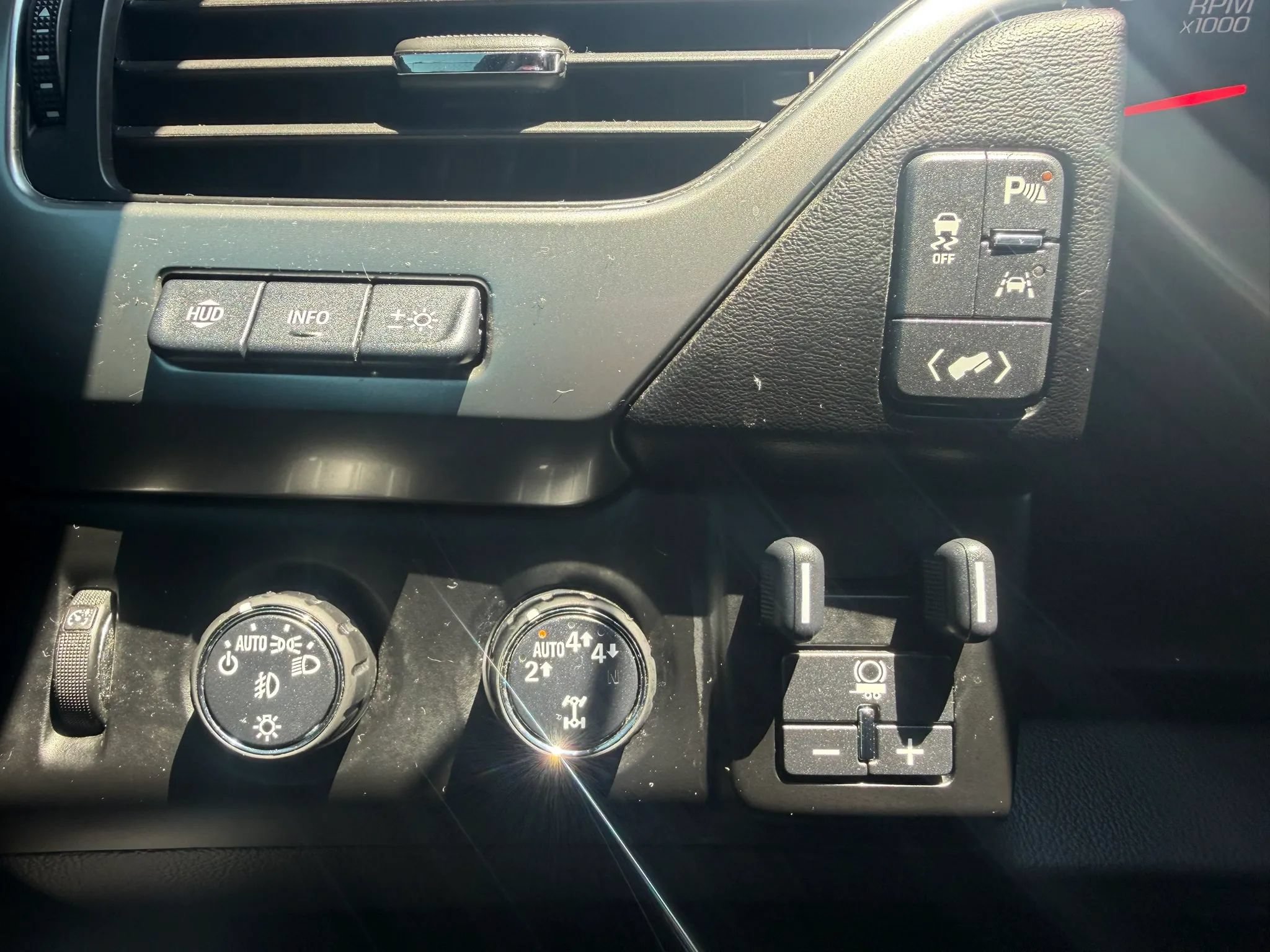 Used 2019 Chevrolet Tahoe Premier AWD/4WD image 17