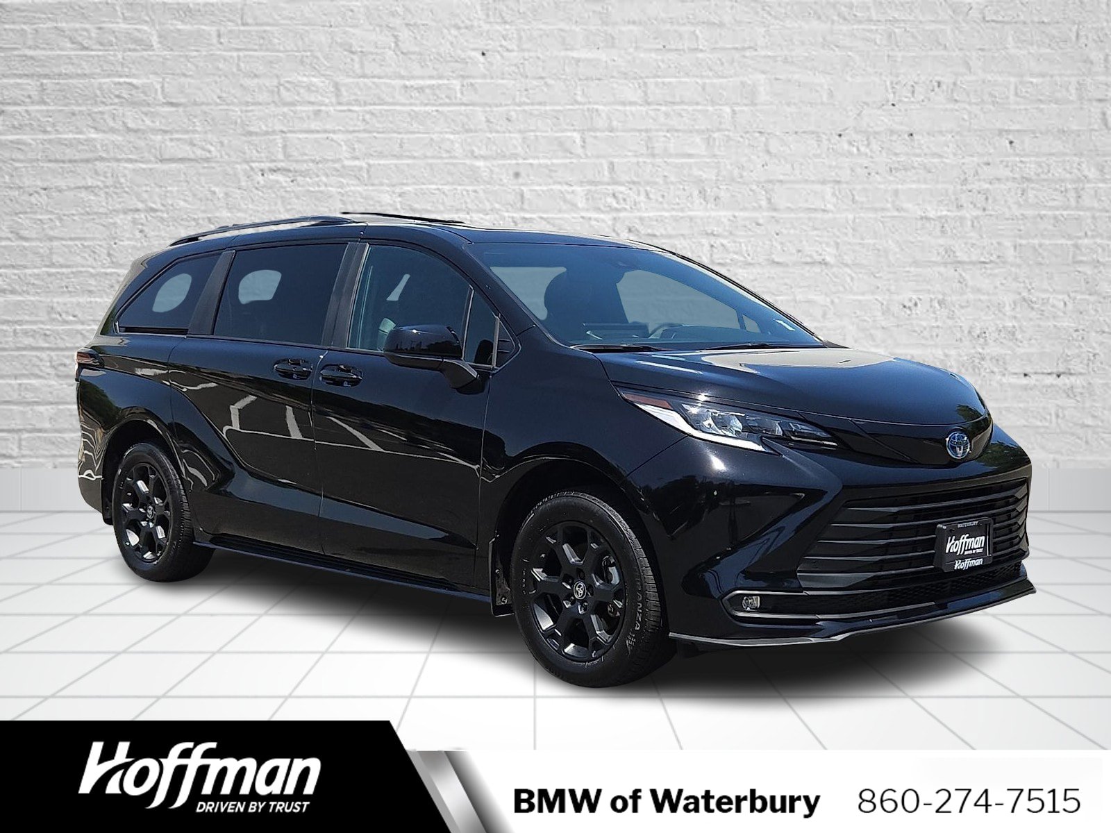 Used 2025 Toyota Sienna XLE Woodland Edition AWD/4WD image 1