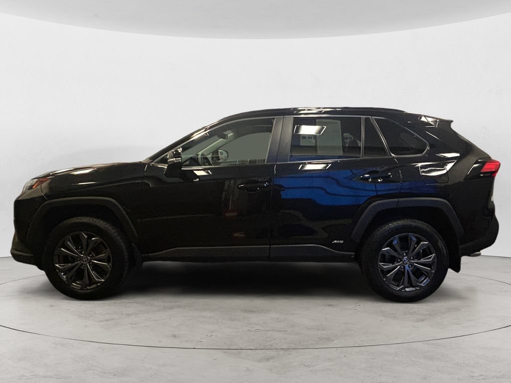 Used 2022 Toyota RAV4 XLE Premium AWD/4WD image 2
