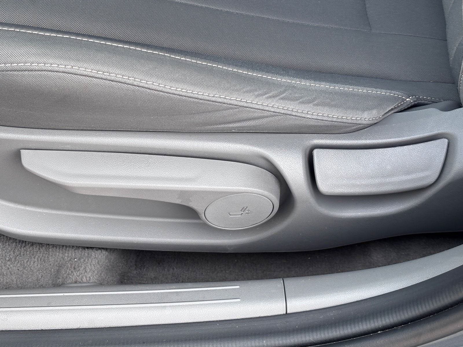 Used 2025 Hyundai Elantra Sport FWD image 19