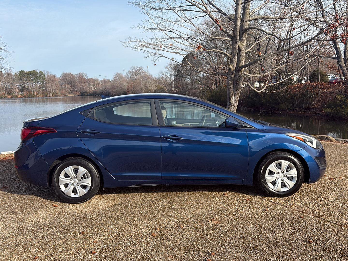Used 2016 Hyundai Elantra SE image 3