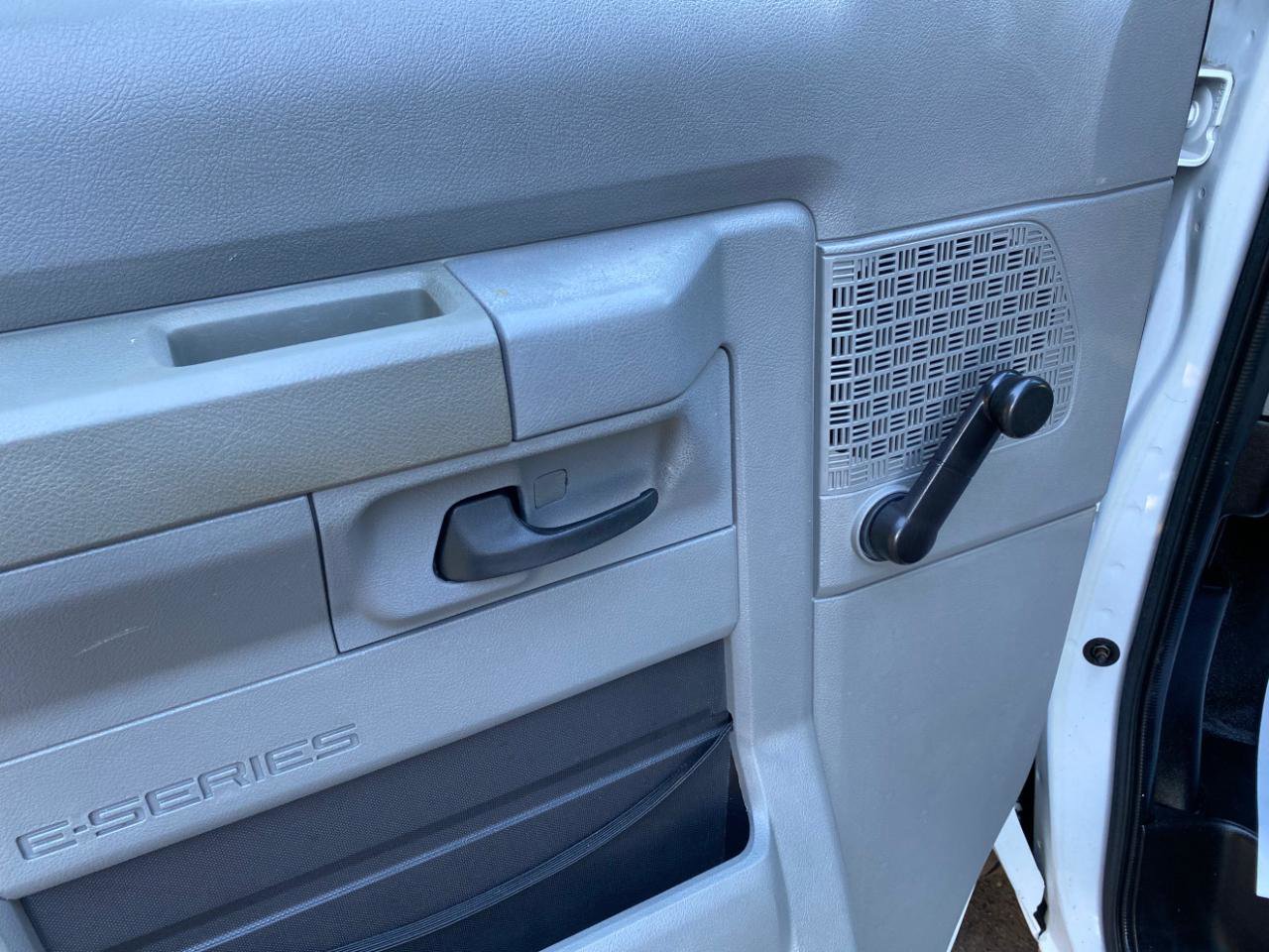 Used 2010 Ford E-250 and Econoline 250 image 15