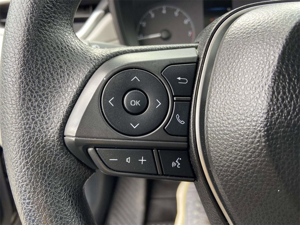 Used 2025 Toyota Corolla Cross L image 31