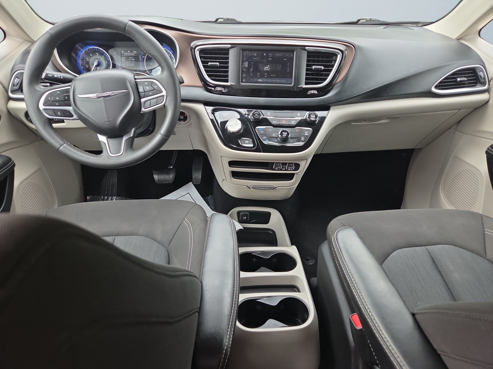 Used 2023 Chrysler Voyager LX FWD image 12