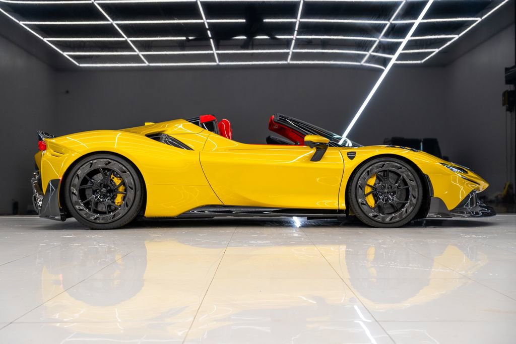 Used 2022 Ferrari SF90 Spider image 9