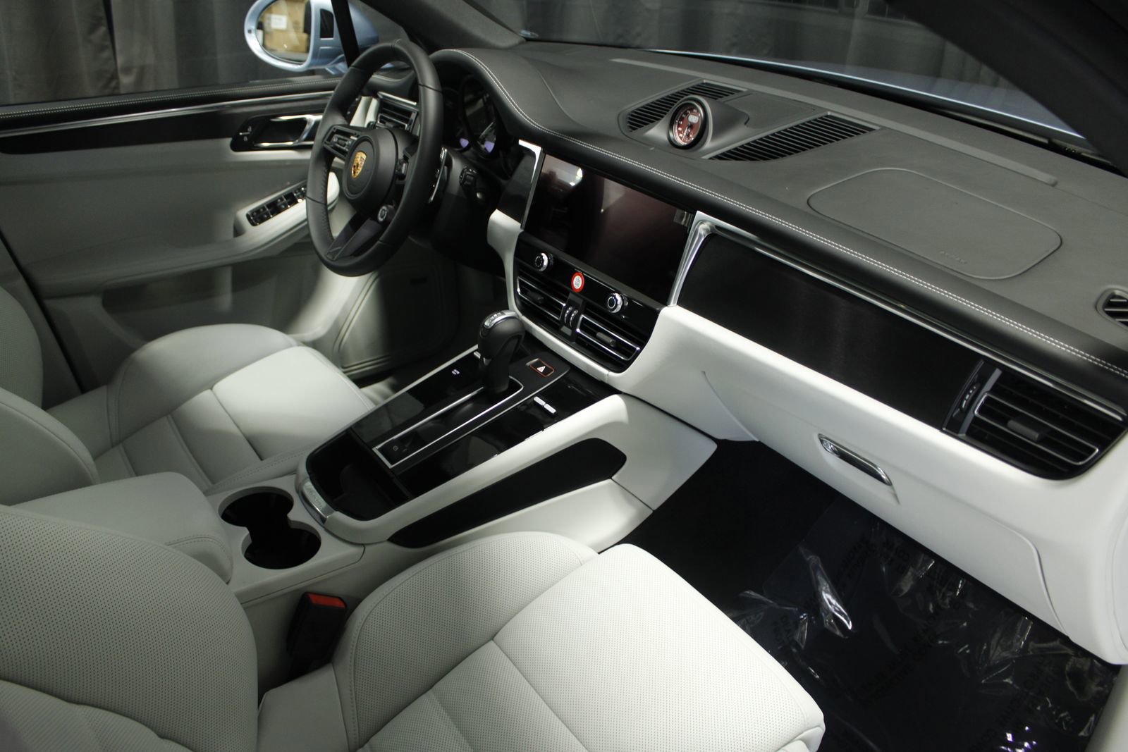 New 2026 Porsche Macan GTS AWD/4WD image 30