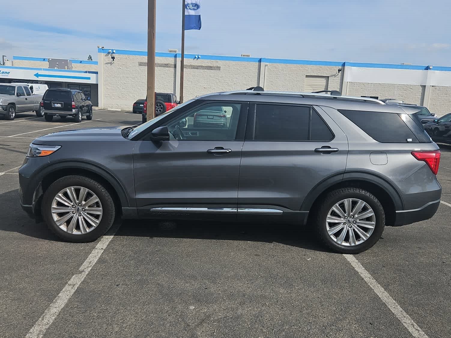 Used 2021 Ford Explorer Limited w/ Hybrid Equipment Group 310A image 5