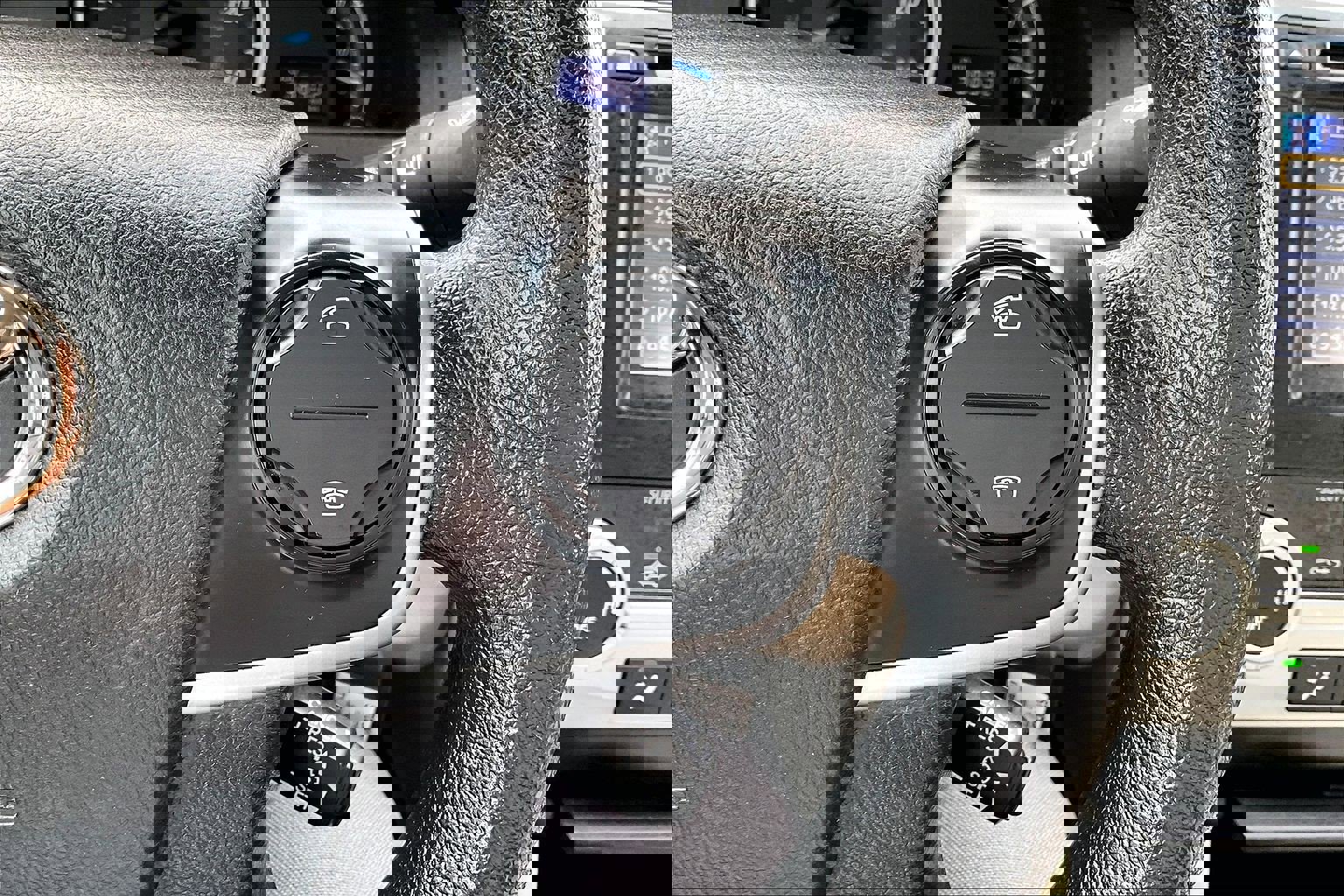 Used 2012 Toyota Camry LE image 18