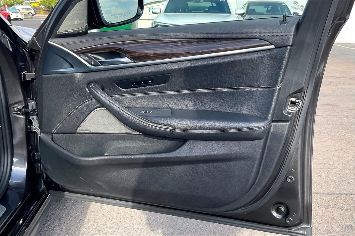 Used 2018 BMW 540i RWD image 21