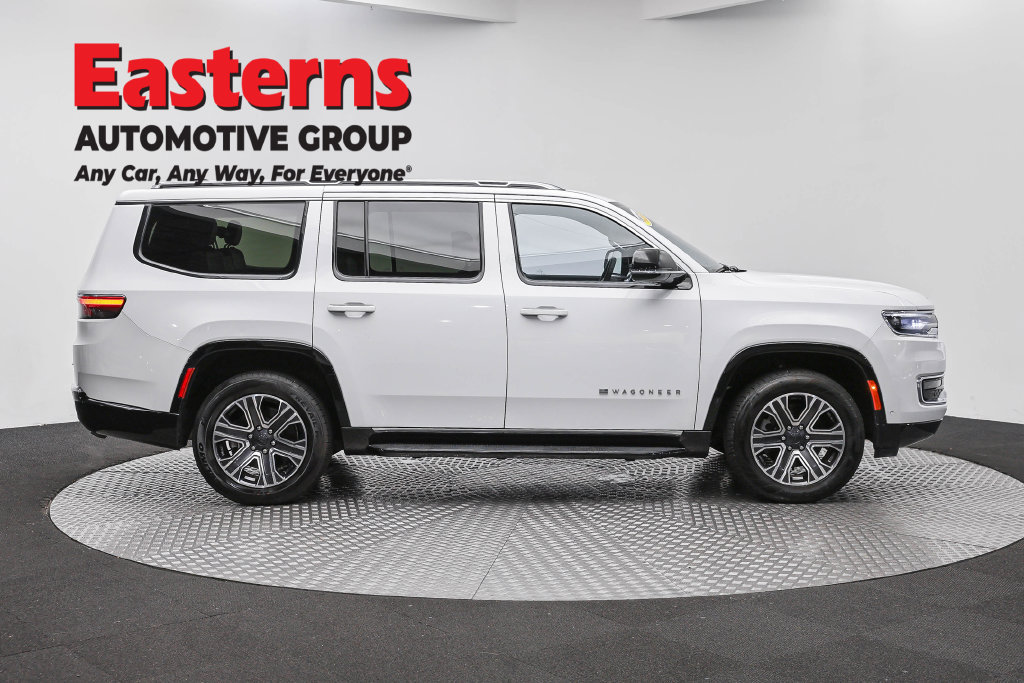Used 2024 Jeep Wagoneer Series II w/ Flexible Seating Group RWD image 5